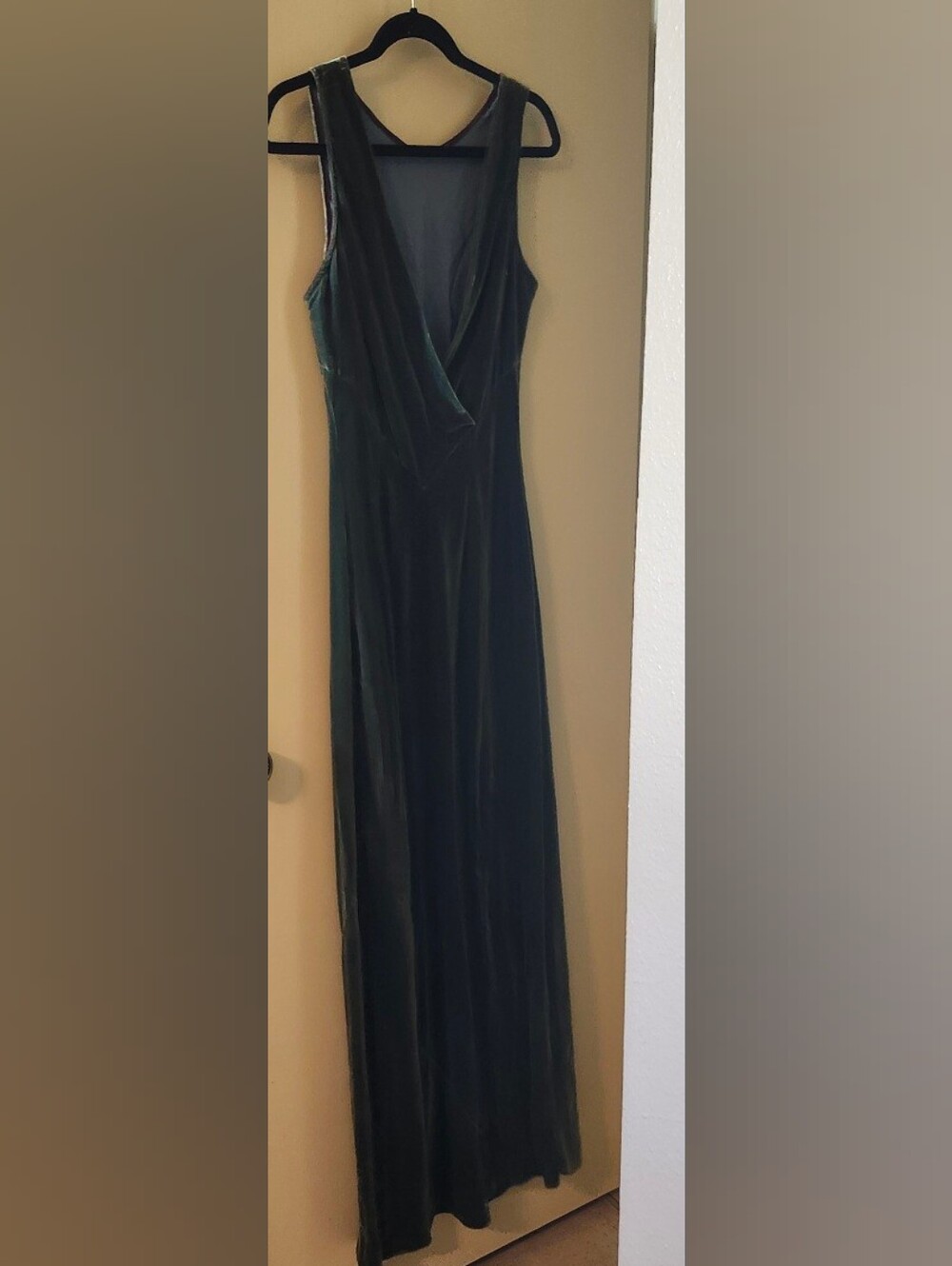 Deep Green Velvet Sleeveless Maxi Dress with V-Neck
